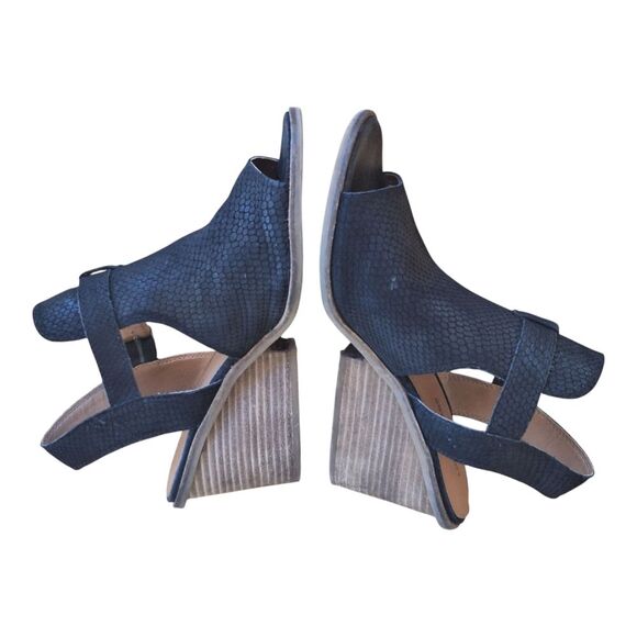 Lucky Brand Labradite Wedge Stack Heel Sandals Black Leather Snake Texture sz 11 - Picture 3 of 16